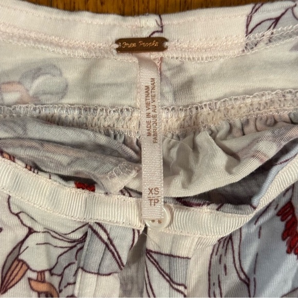 Free People Women’s Floral Button Blouse Size XS - Picture 3 of 5